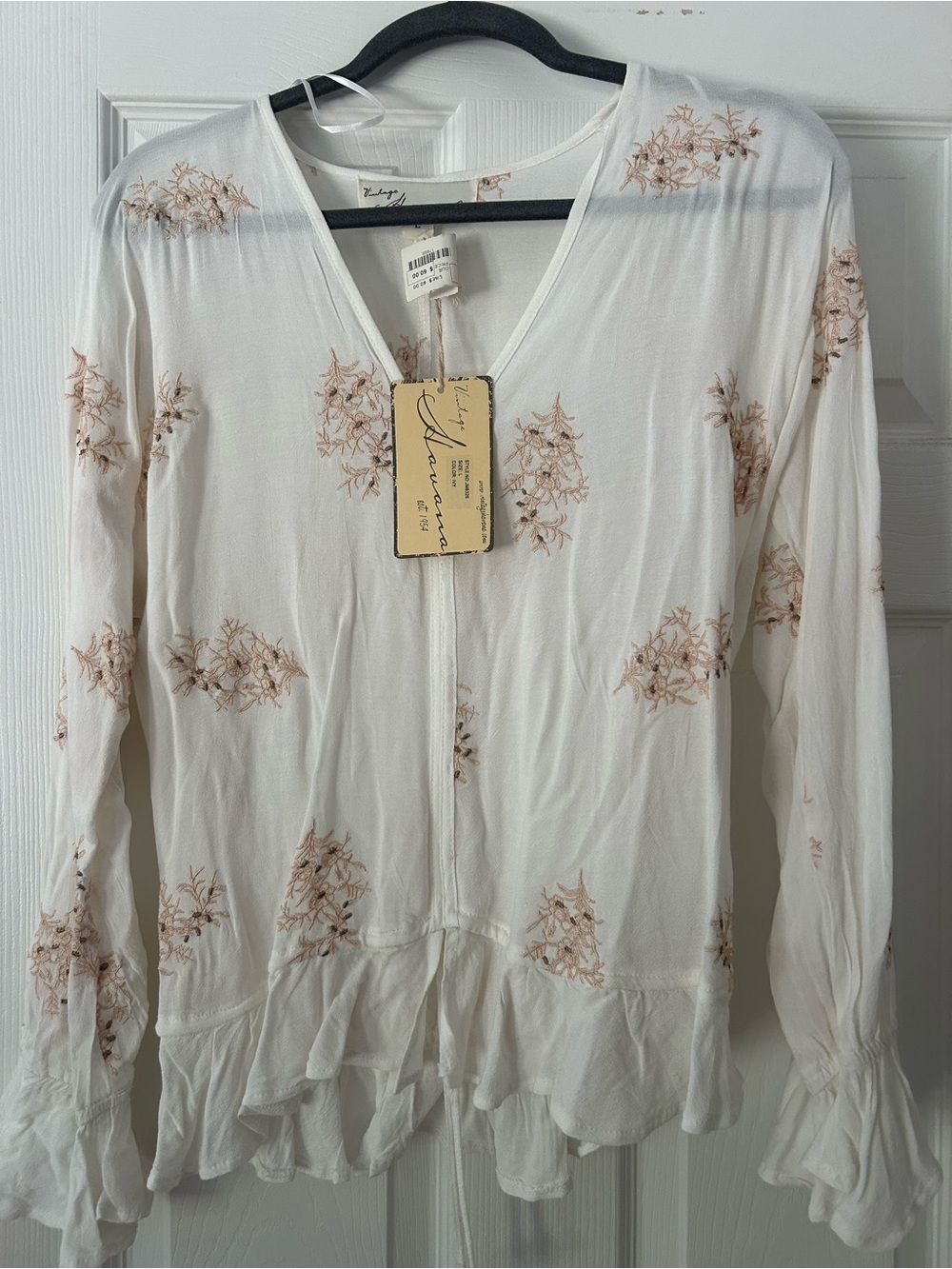 NEW Vintage Havana Cream V-Neck Floral Blouse with Ruffle Hem - Picture 2 of 4